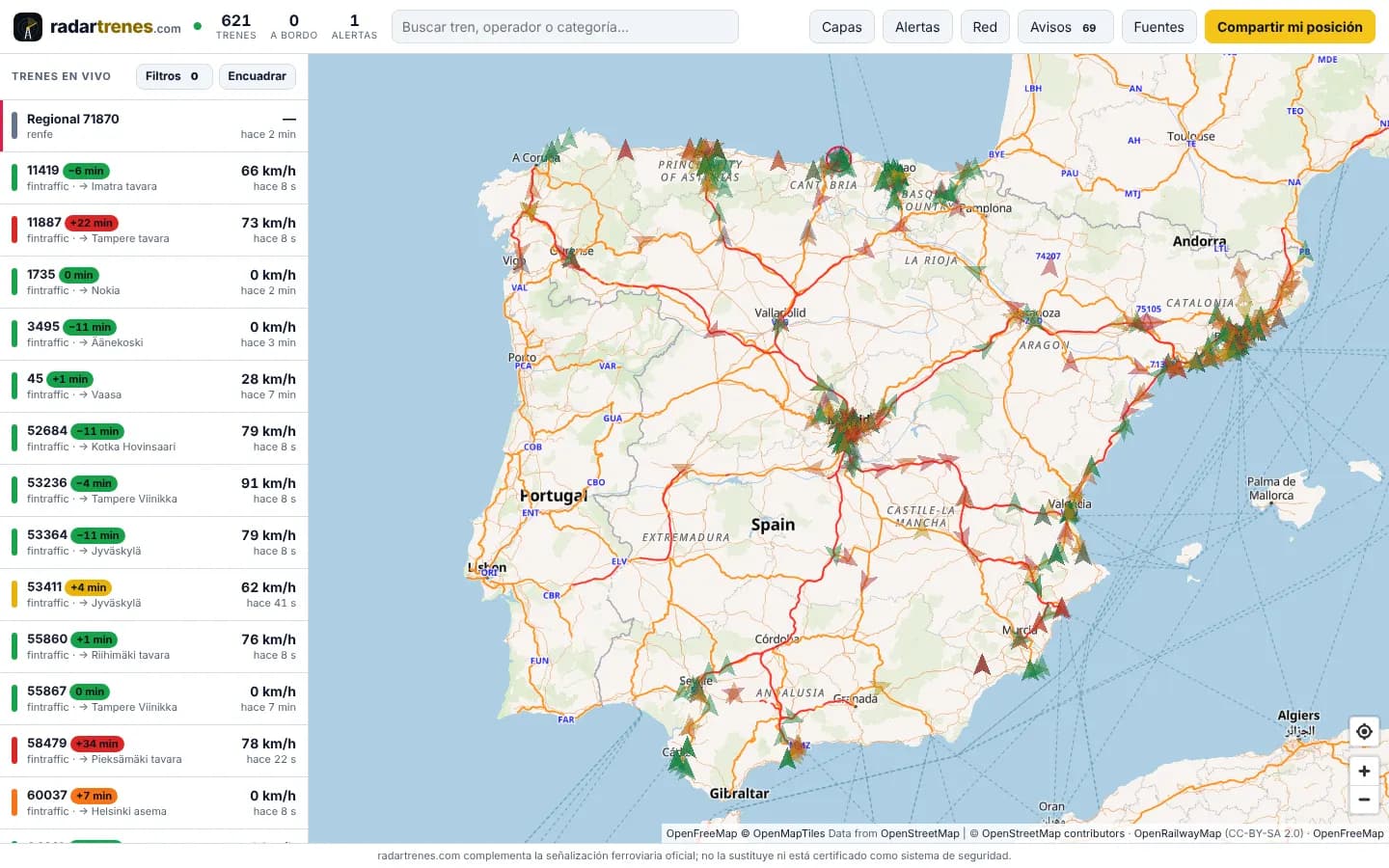Mapa claro de la península con los trenes en vivo coloreados por puntualidad y la lista lateral con sus retrasos